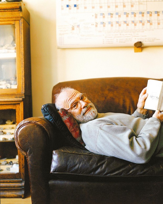 Oliver Sacks, em sua casa, em 2001 (Jurgen Frank/Corbis)