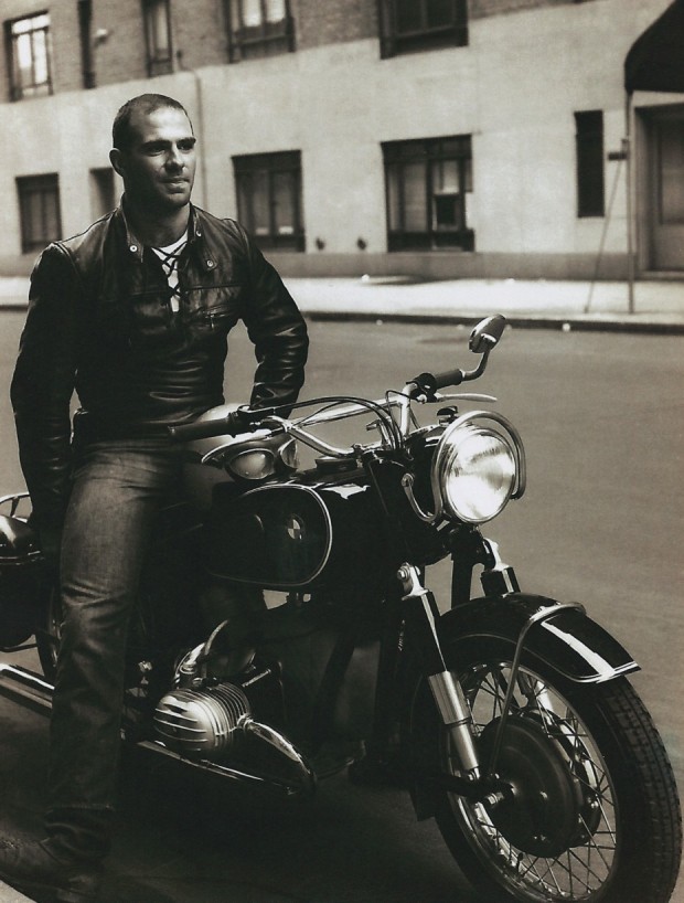 Oliver Sacks em Nova York em 1961, na foto que estampa a capa da edição americana do seu novo livro